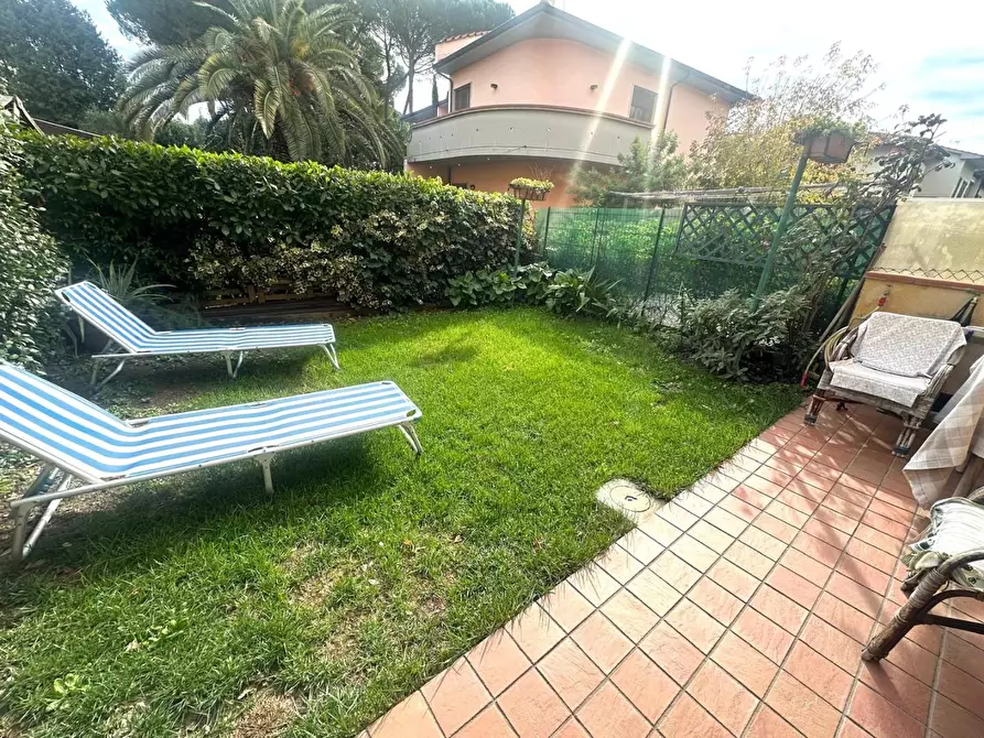 Immagine 39 di Villetta a schiera in vendita  a Campi Bisenzio
