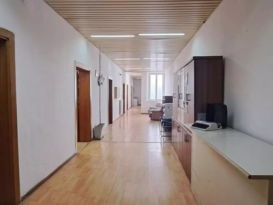 Immagine 1 di Ufficio in vendita  a Livorno