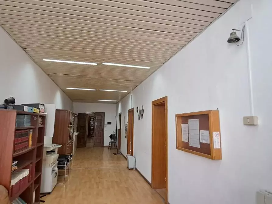 Immagine 9 di Ufficio in vendita  a Livorno
