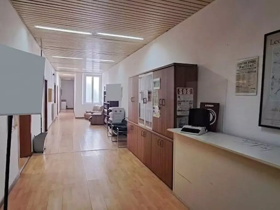 Immagine 5 di Ufficio in vendita  a Livorno