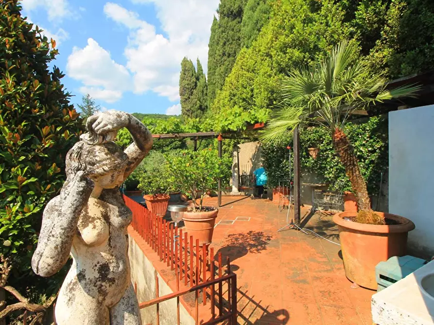 Immagine 27 di Casa colonica in vendita  a Vinci