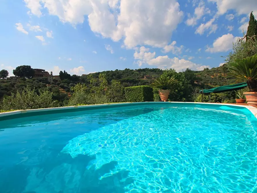 Immagine 30 di Casa colonica in vendita  a Vinci