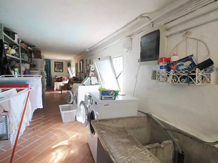 Immagine 28 di Casa colonica in vendita  a Vinci