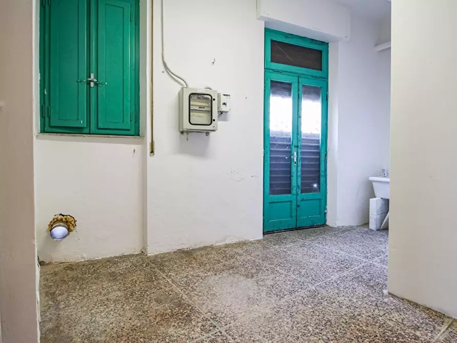 Immagine 10 di Locale commerciale in affitto  a Pisa