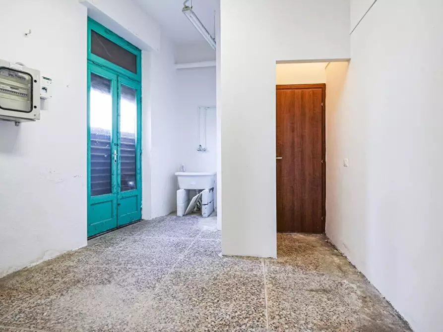 Immagine 7 di Locale commerciale in affitto  a Pisa