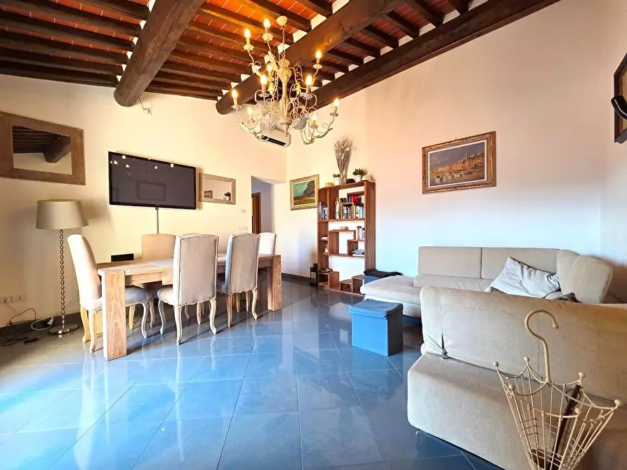 Immagine 2 di Appartamento in affitto  a Lucca
