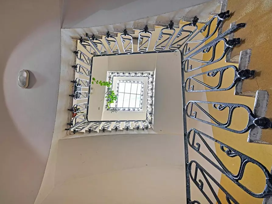 Immagine 1 di Palazzo in vendita  a Pisa