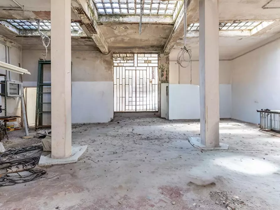 Immagine 1 di Laboratorio in vendita  a Empoli