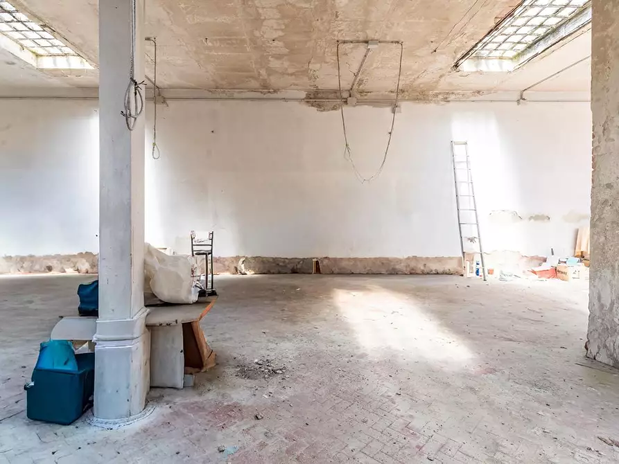 Immagine 3 di Laboratorio in vendita  a Empoli