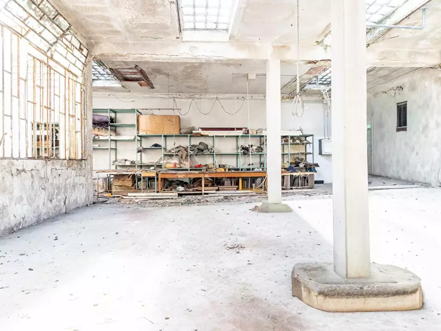 Immagine 7 di Laboratorio in vendita  a Empoli