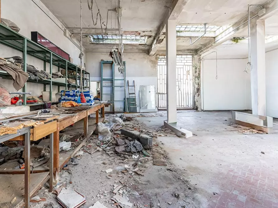 Immagine 4 di Laboratorio in vendita  a Empoli