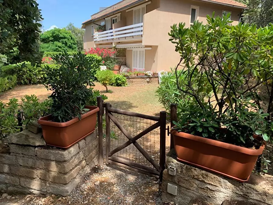 Immagine 2 di Casa bifamiliare in vendita  a Castiglione Della Pescaia
