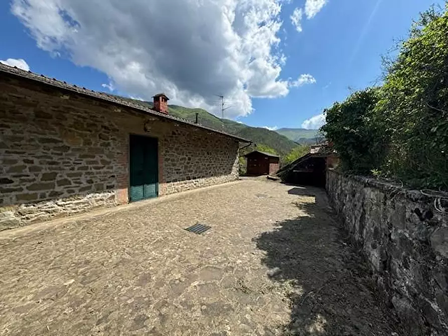 Immagine 4 di Casa indipendente in vendita  a Castel San Niccolò