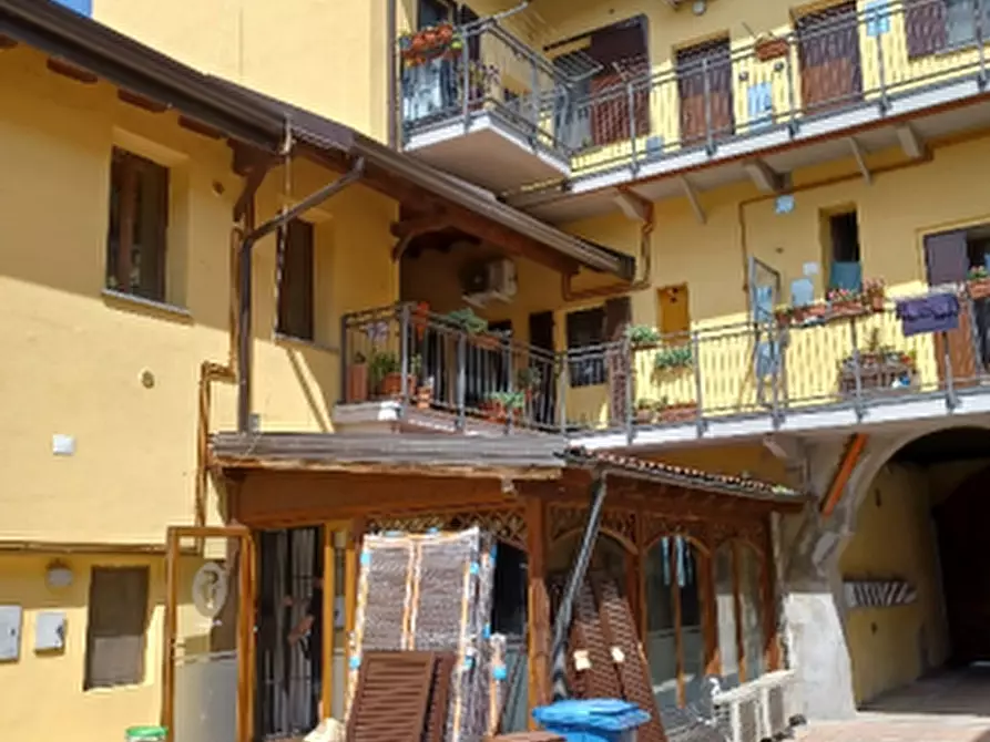 Immagine 3 di Negozio in vendita  a Gaggiano