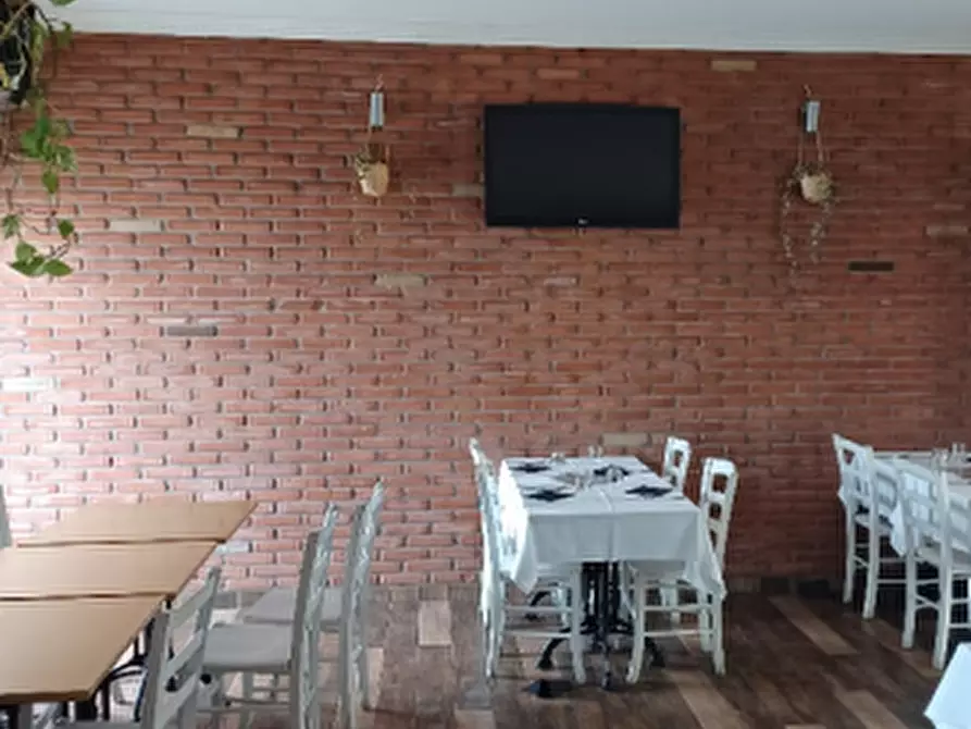 Immagine 4 di Negozio in vendita  a Gaggiano