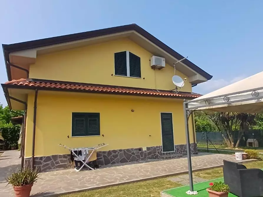 Immagine 37 di Villa in vendita  a Carrara