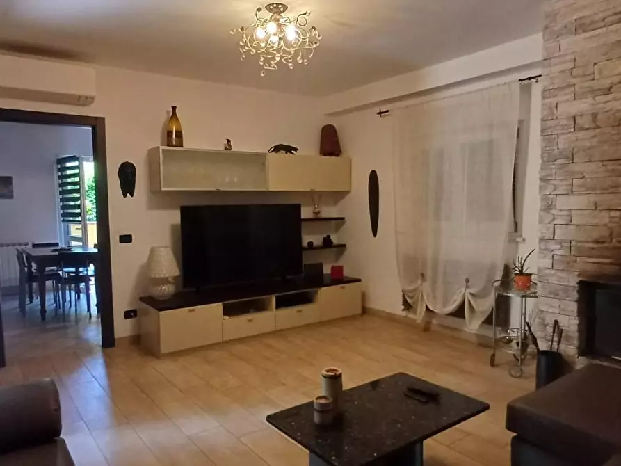 Immagine 5 di Villa in vendita  a Carrara