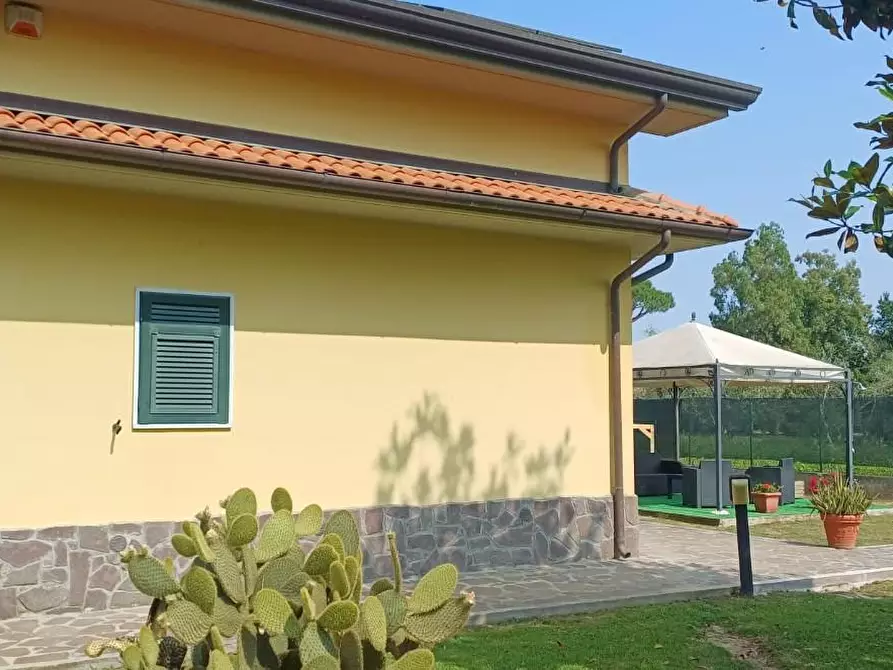 Immagine 31 di Villa in vendita  a Carrara