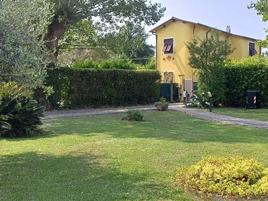 Immagine 33 di Villa in vendita  a Carrara