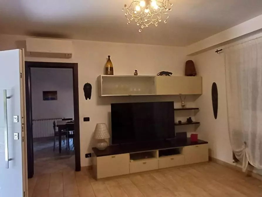Immagine 4 di Villa in vendita  a Carrara