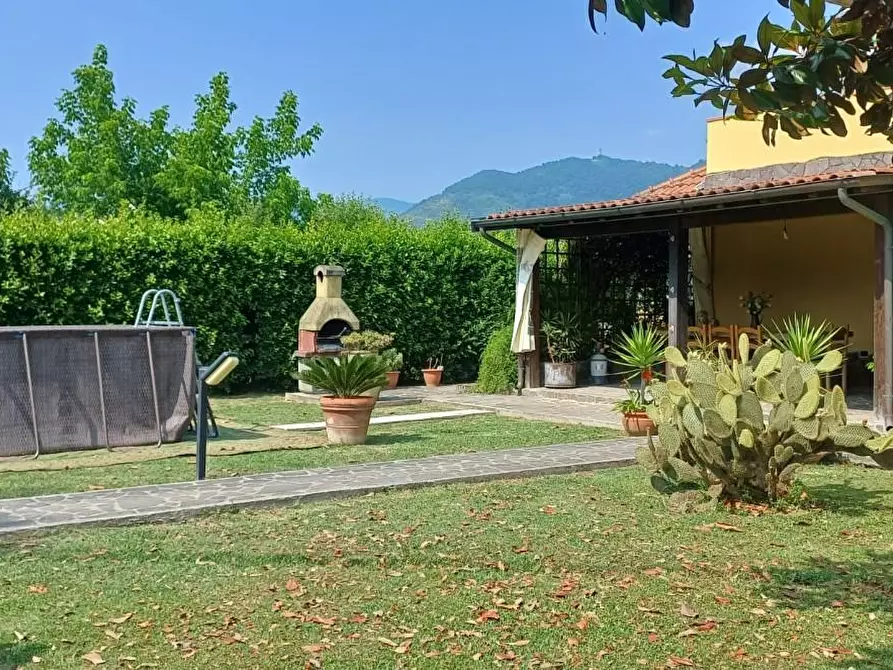 Immagine 24 di Villa in vendita  a Carrara