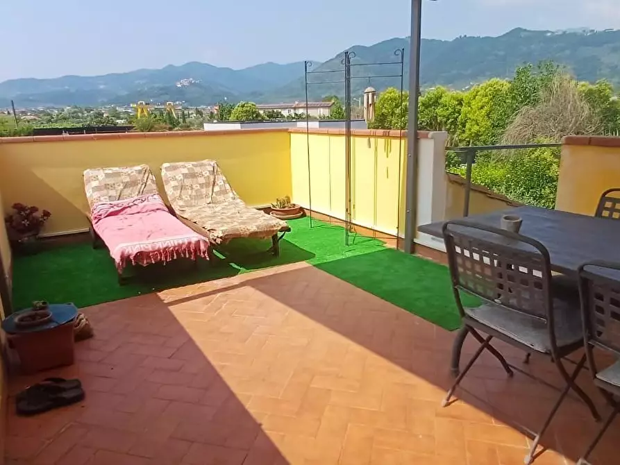 Immagine 27 di Villa in vendita  a Carrara