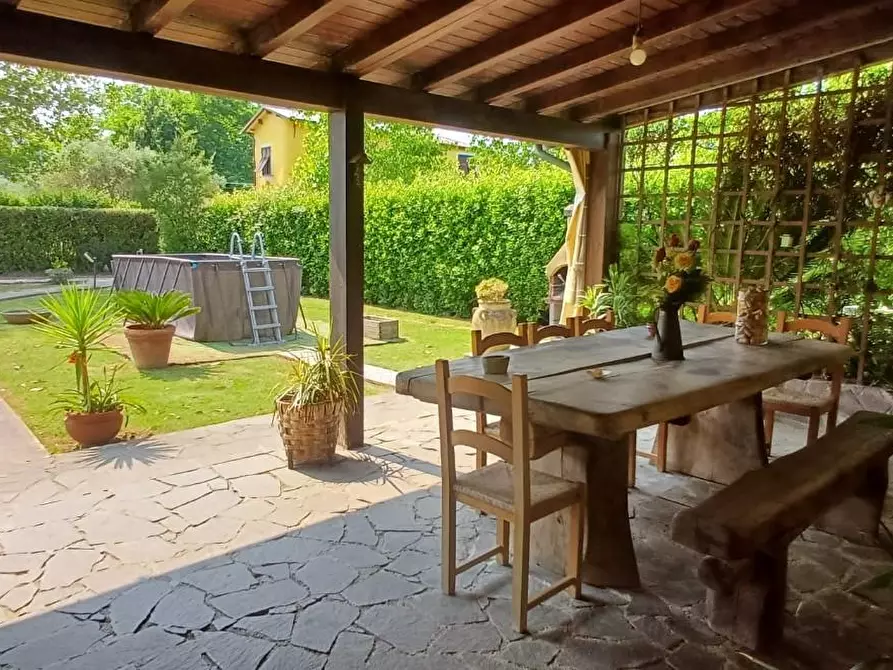 Immagine 3 di Villa in vendita  a Carrara