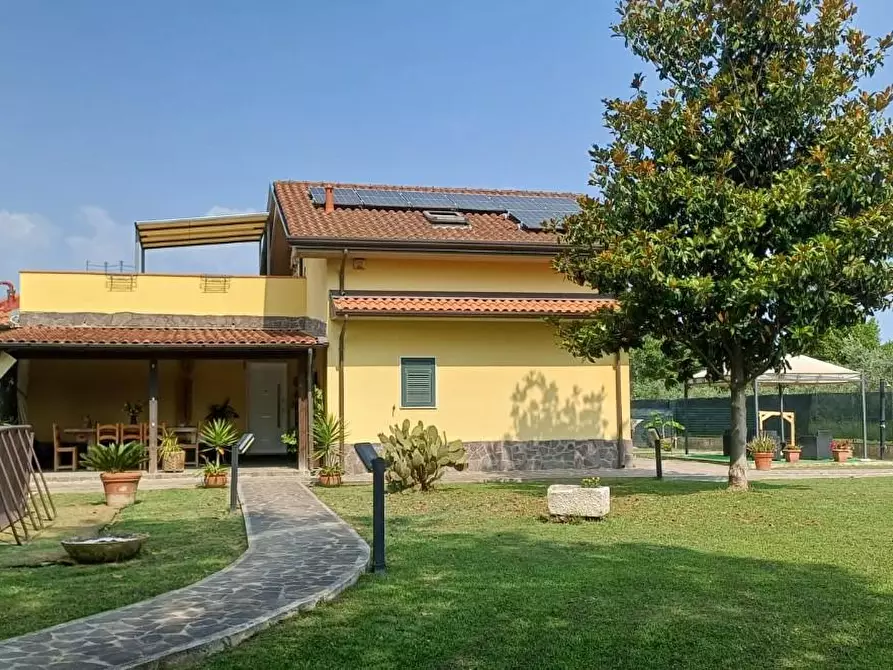 Immagine 1 di Villa in vendita  a Carrara
