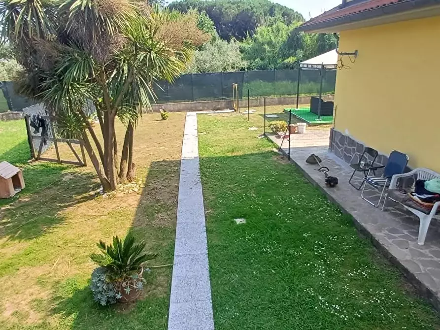Immagine 39 di Villa in vendita  a Carrara