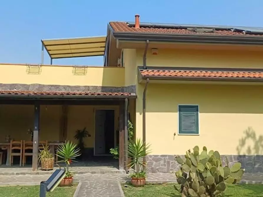 Immagine 40 di Villa in vendita  a Carrara