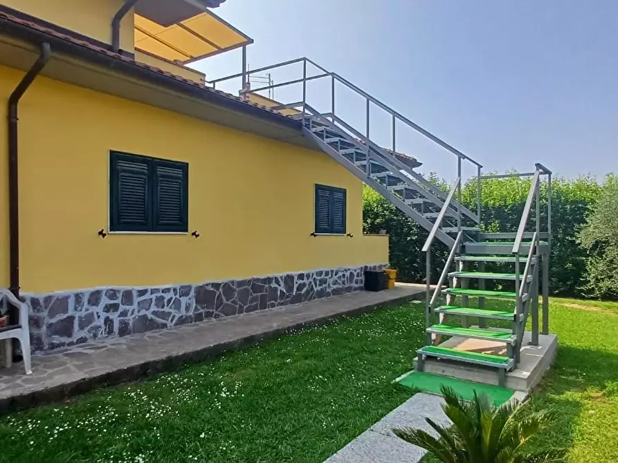 Immagine 29 di Villa in vendita  a Carrara