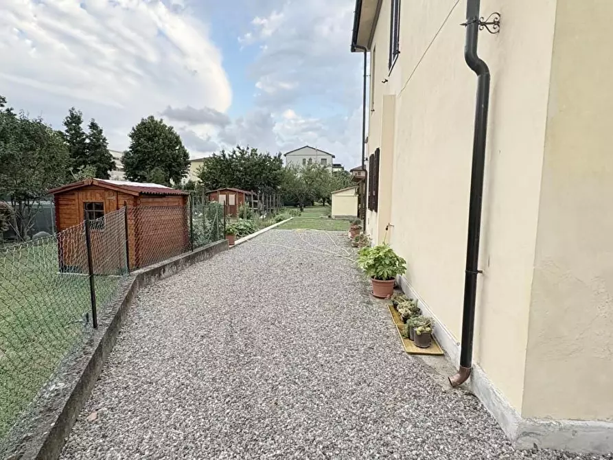 Immagine 28 di Casa bifamiliare in vendita  a Lucca