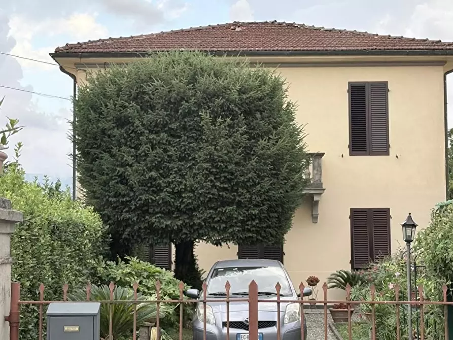 Immagine 2 di Casa bifamiliare in vendita  a Lucca