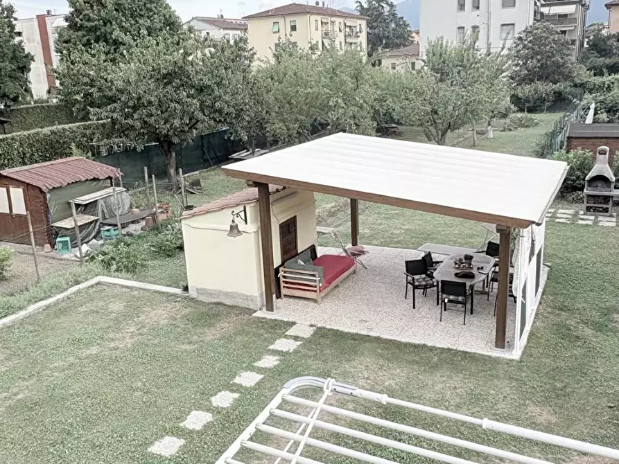 Immagine 22 di Casa bifamiliare in vendita  a Lucca