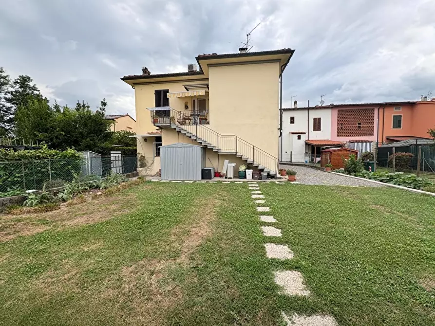 Immagine 25 di Casa bifamiliare in vendita  a Lucca