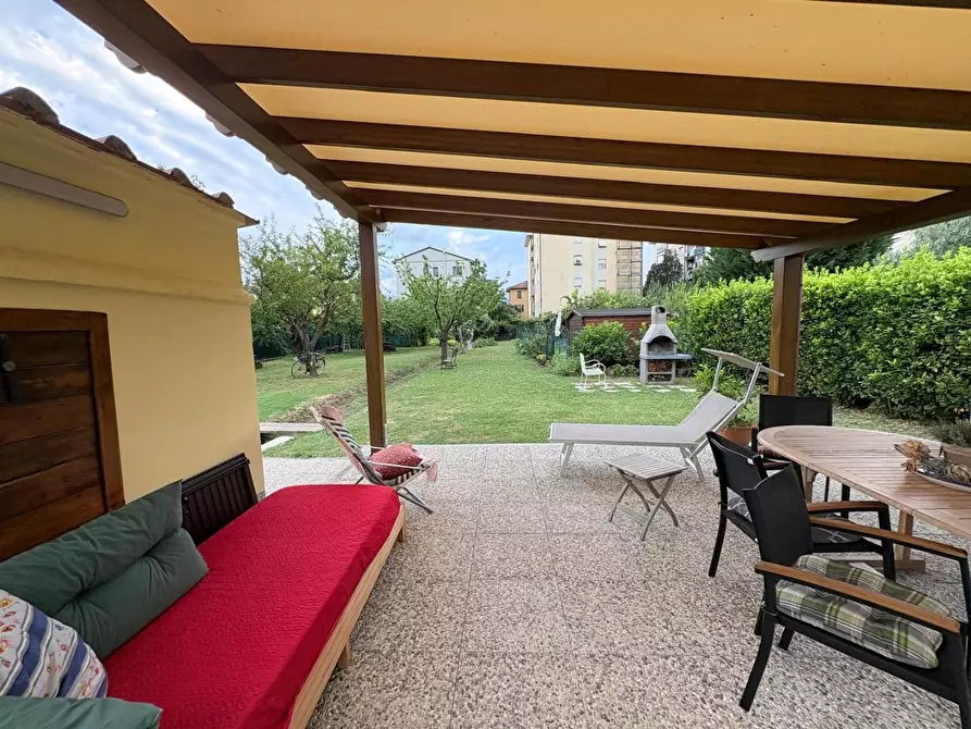 Immagine 24 di Casa bifamiliare in vendita  a Lucca