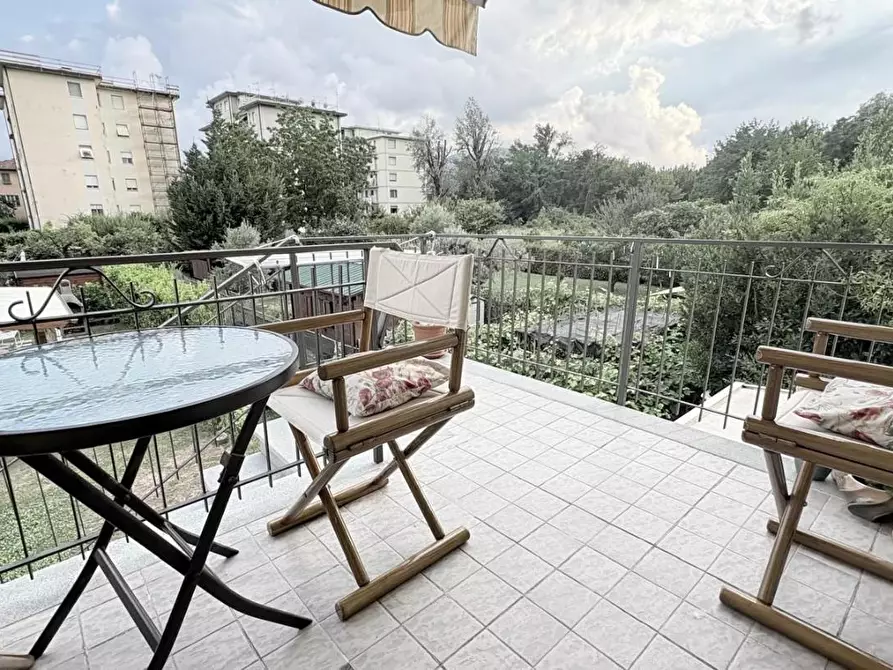 Immagine 1 di Casa bifamiliare in vendita  a Lucca
