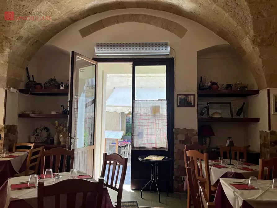 Immagine 17 di Locale commerciale in vendita  a Lecce