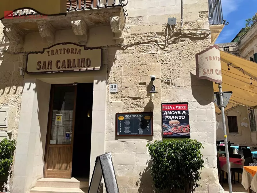 Immagine 25 di Locale commerciale in vendita  a Lecce