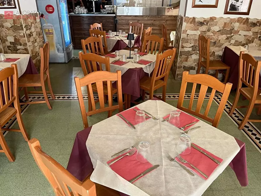 Immagine 11 di Locale commerciale in vendita  a Lecce