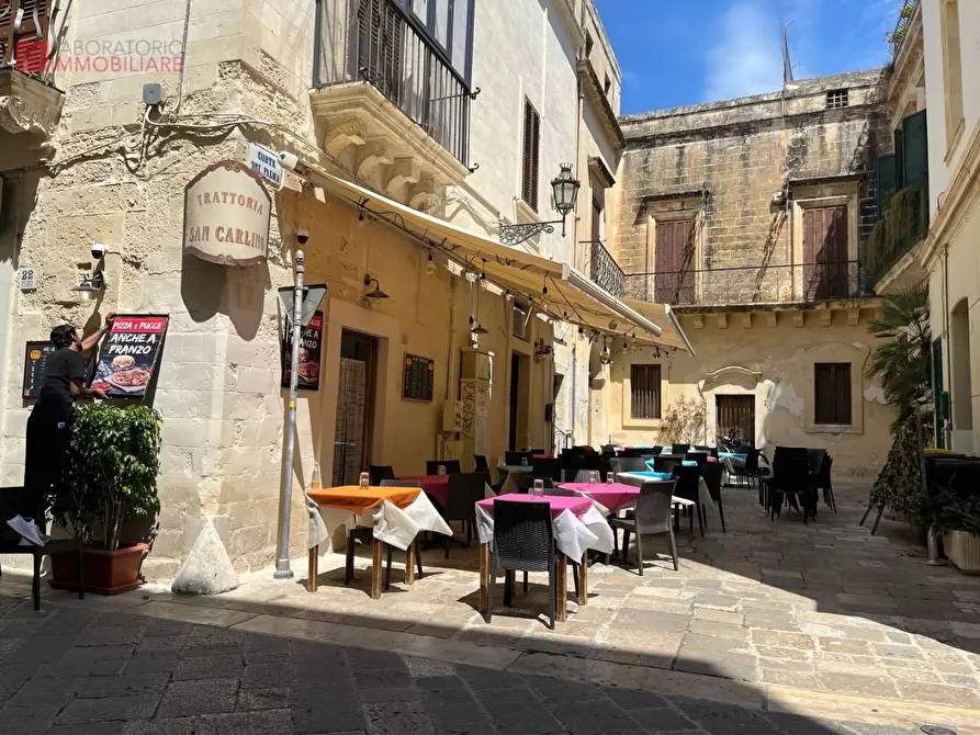 Immagine 10 di Locale commerciale in vendita  a Lecce