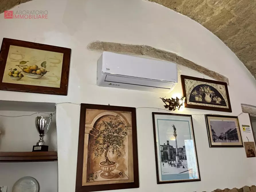 Immagine 26 di Locale commerciale in vendita  a Lecce