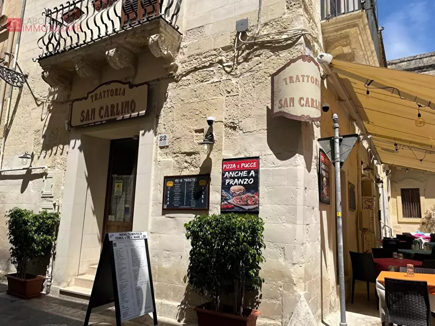 Immagine 3 di Locale commerciale in vendita  a Lecce