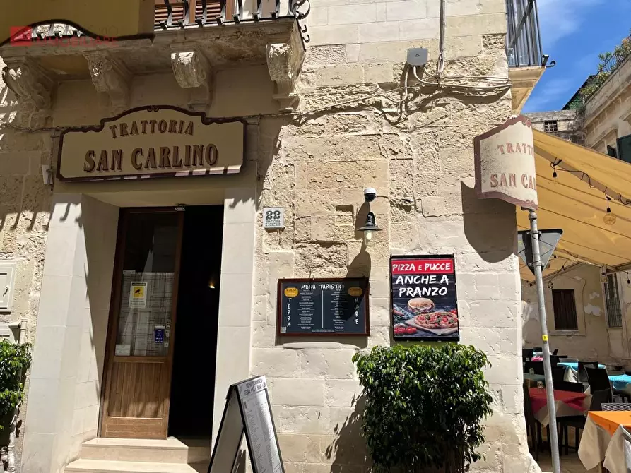 Immagine 19 di Locale commerciale in vendita  a Lecce