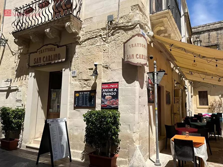 Immagine 9 di Locale commerciale in vendita  a Lecce