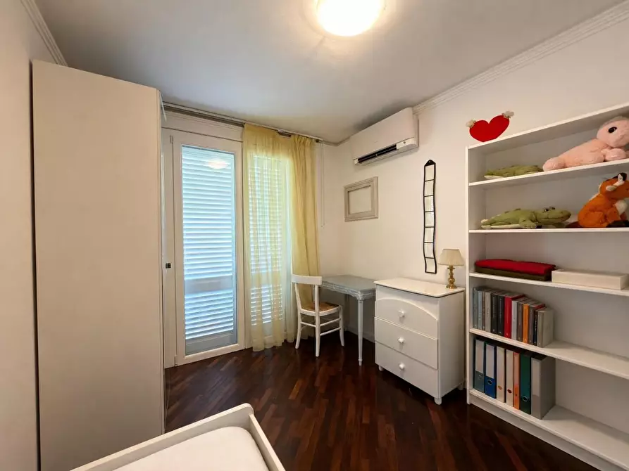 Immagine 32 di Villa in vendita  a Lucca