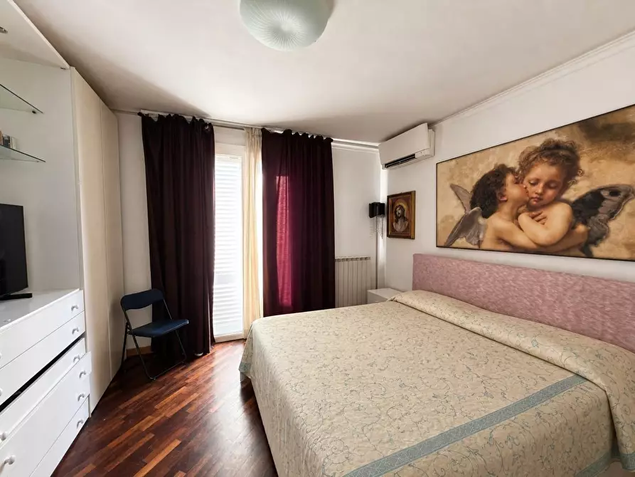 Immagine 26 di Villa in vendita  a Lucca