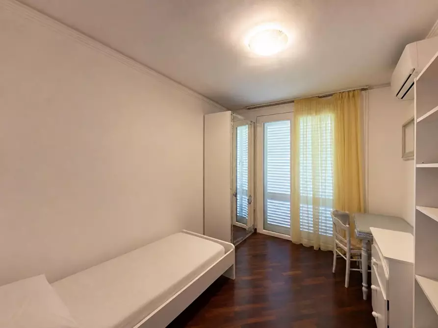 Immagine 33 di Villa in vendita  a Lucca