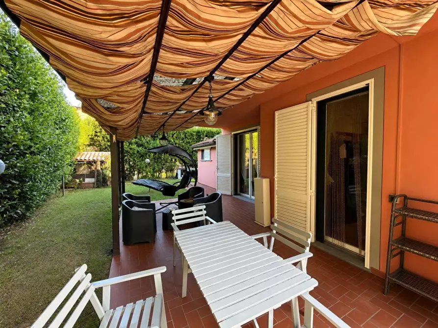 Immagine 10 di Villa in vendita  a Lucca