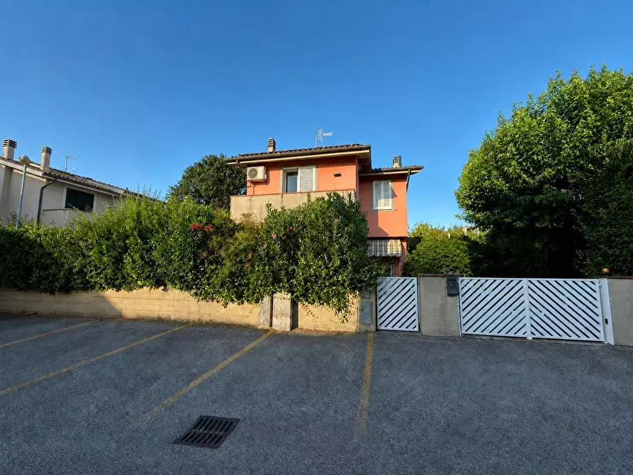 Immagine 3 di Villa in vendita  a Lucca